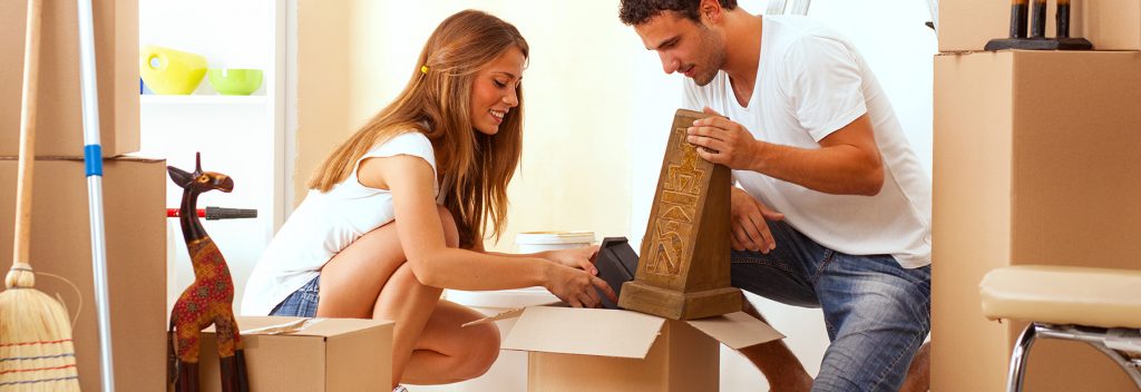 couple doing packing to move interstate at affordable prices